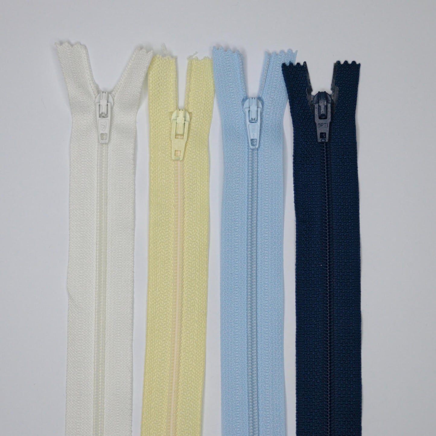 15cm-20cm Mixed Colour Assorted Size Zippers 4pk