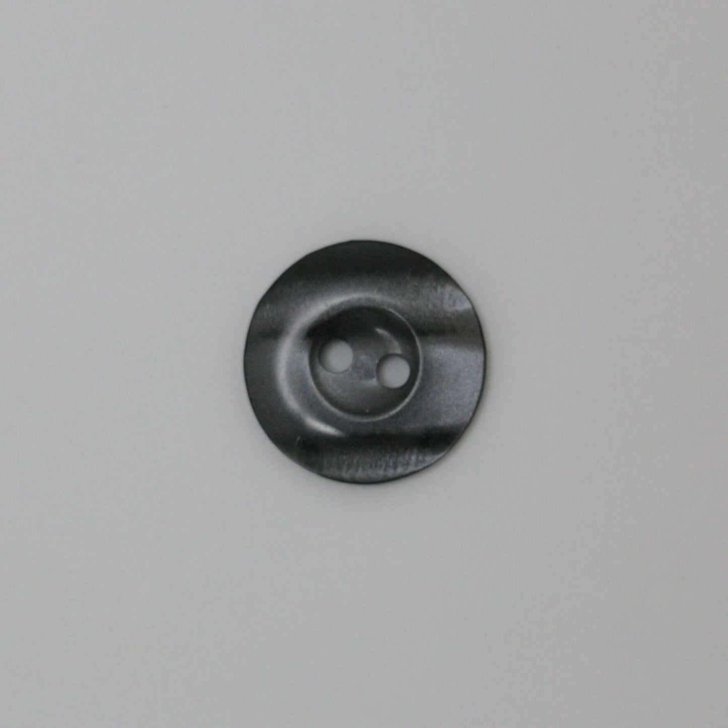 18mm Grey Pearlescent Plastic 2H Buttons 10pk
