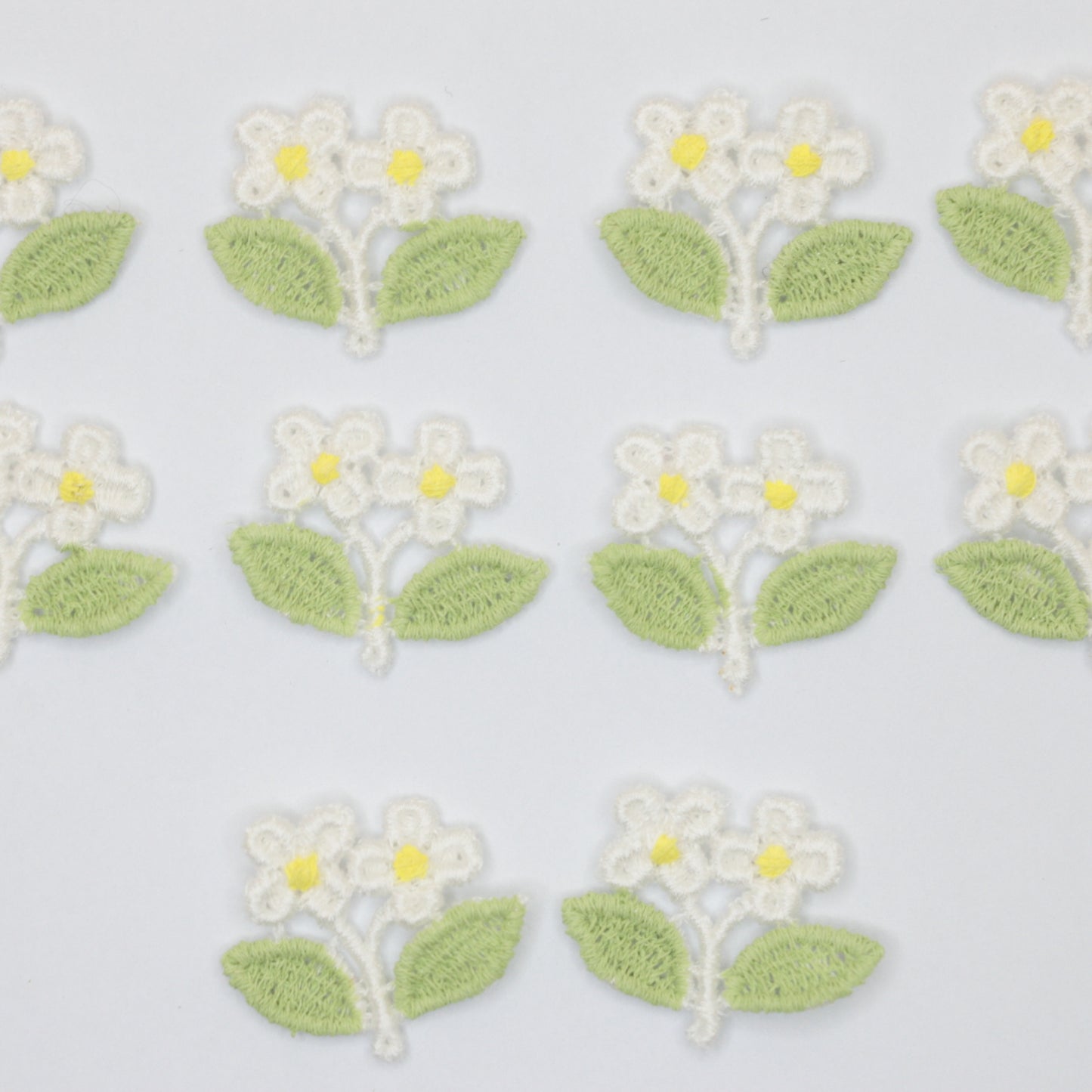 20mm x 22mm Small White Daisy Flower Design Motifs with Green Leaves 10pk