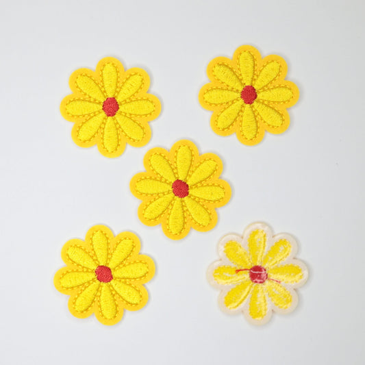 40x40mm Yellow Daisy Flower Embroidered Iron-On/Sew-On Patches 5pk