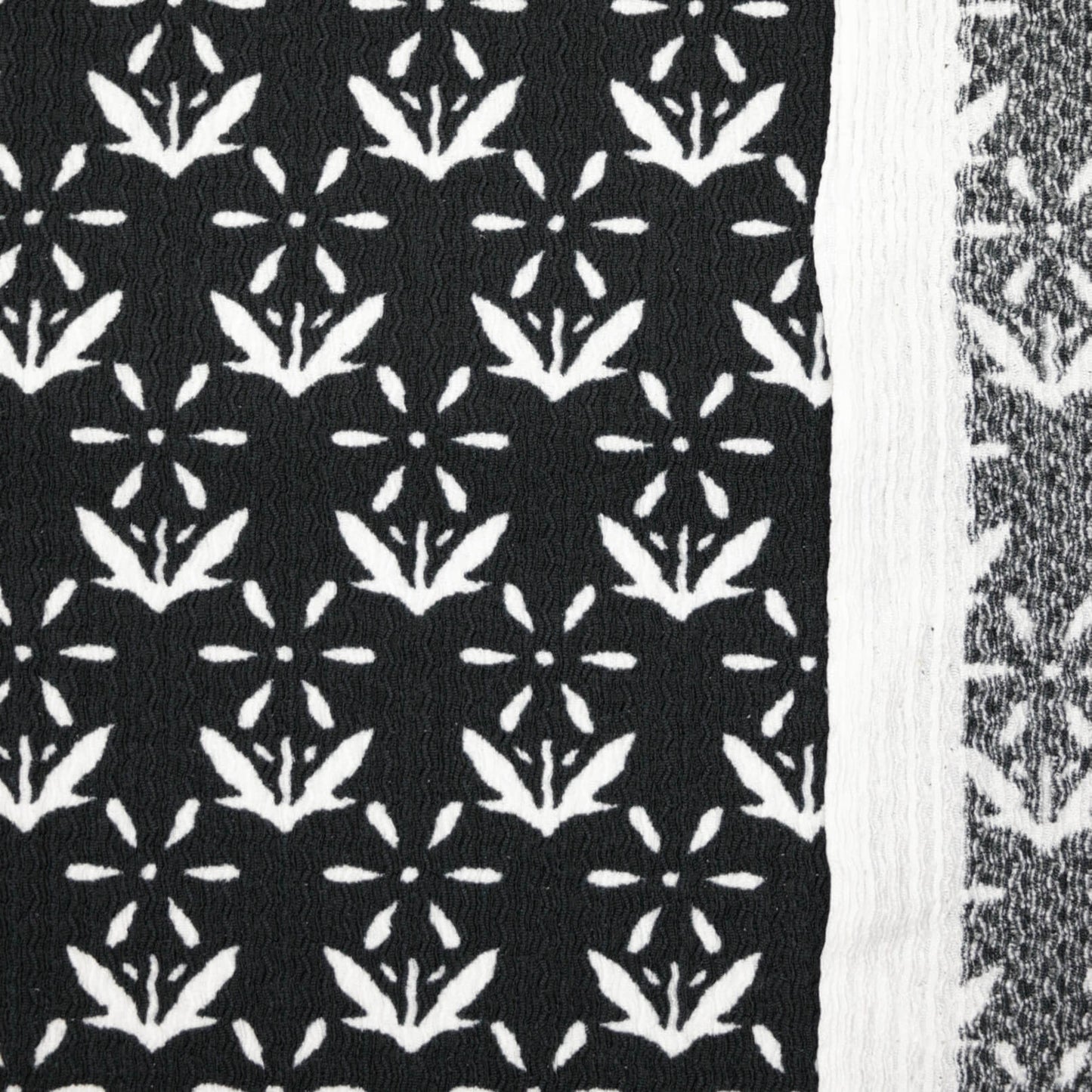 B&W Print Bubble Crepe 1m