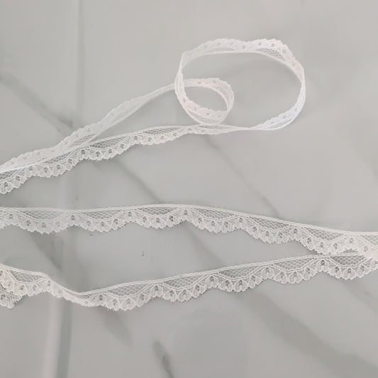 Wide Small Scalloped White Trim 1/2" x 4m