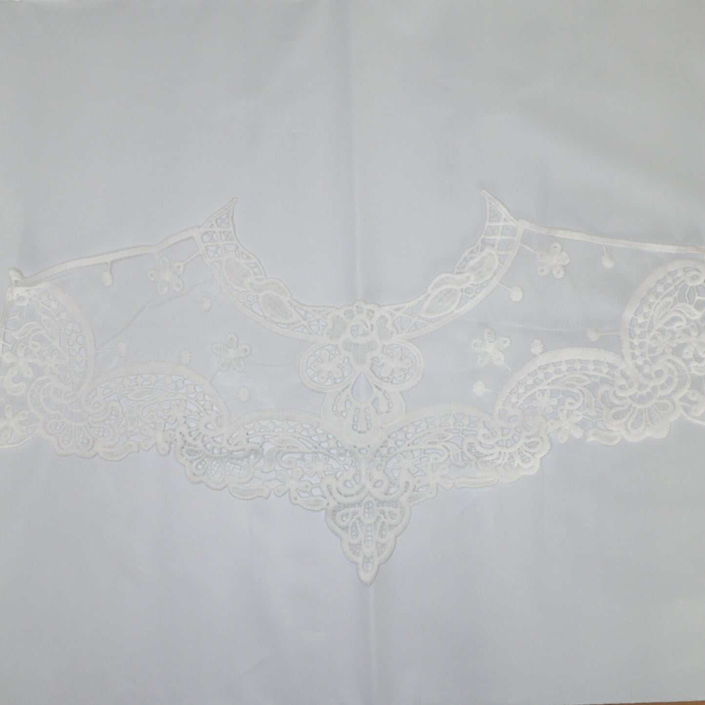 White Lace Collar Embroidery Applique
