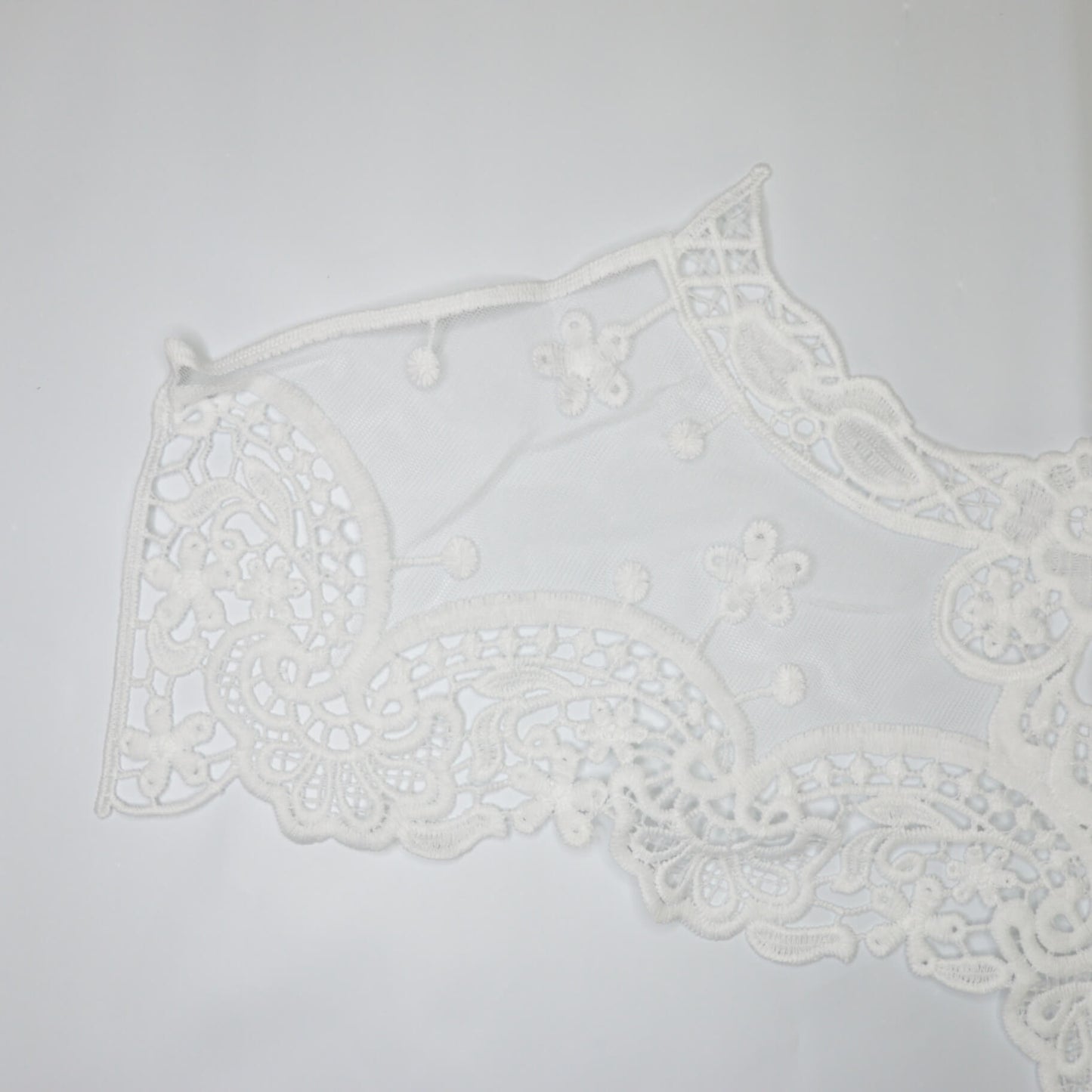 White Lace Collar Embroidery Applique