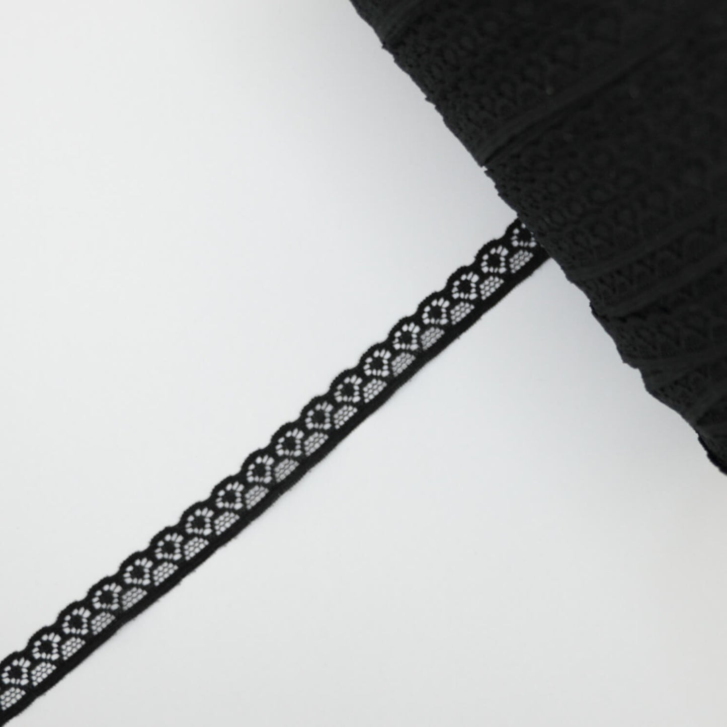 11mm Black Scalloped Edge Lace Trim 5m