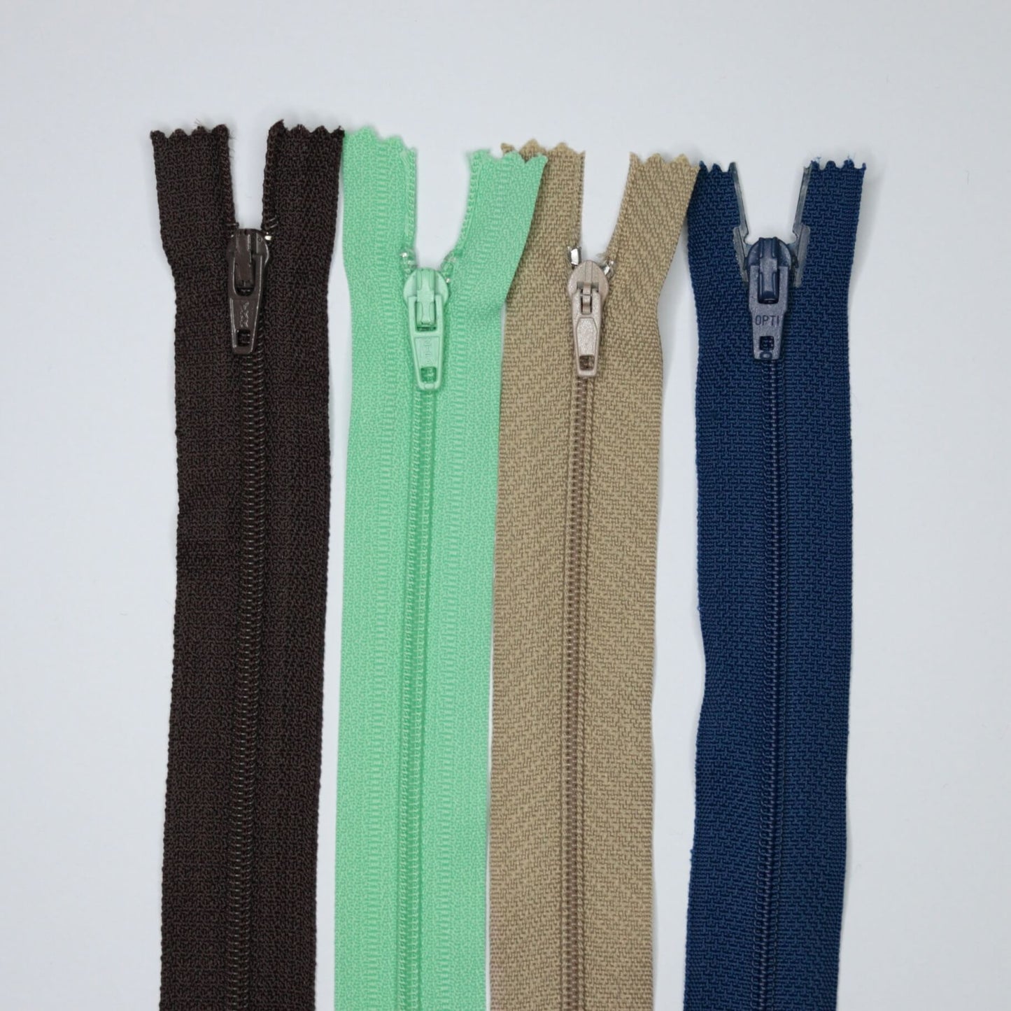 15cm-20cm Mixed Colour Assorted Size Zipper 4pk