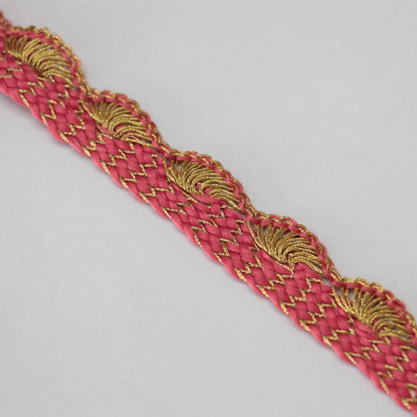 15mm Coral/Gold Scallop Trim per/metre