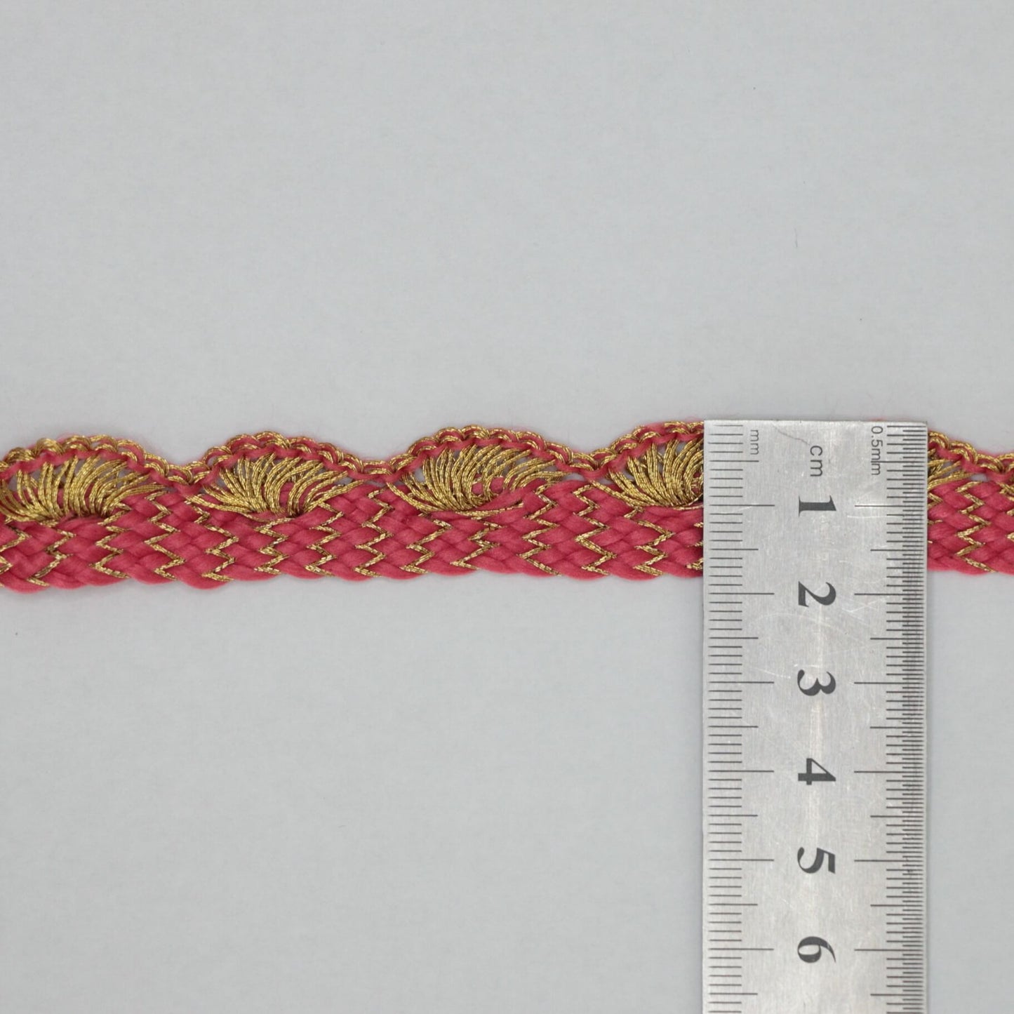 15mm Coral/Gold Scallop Trim per/metre