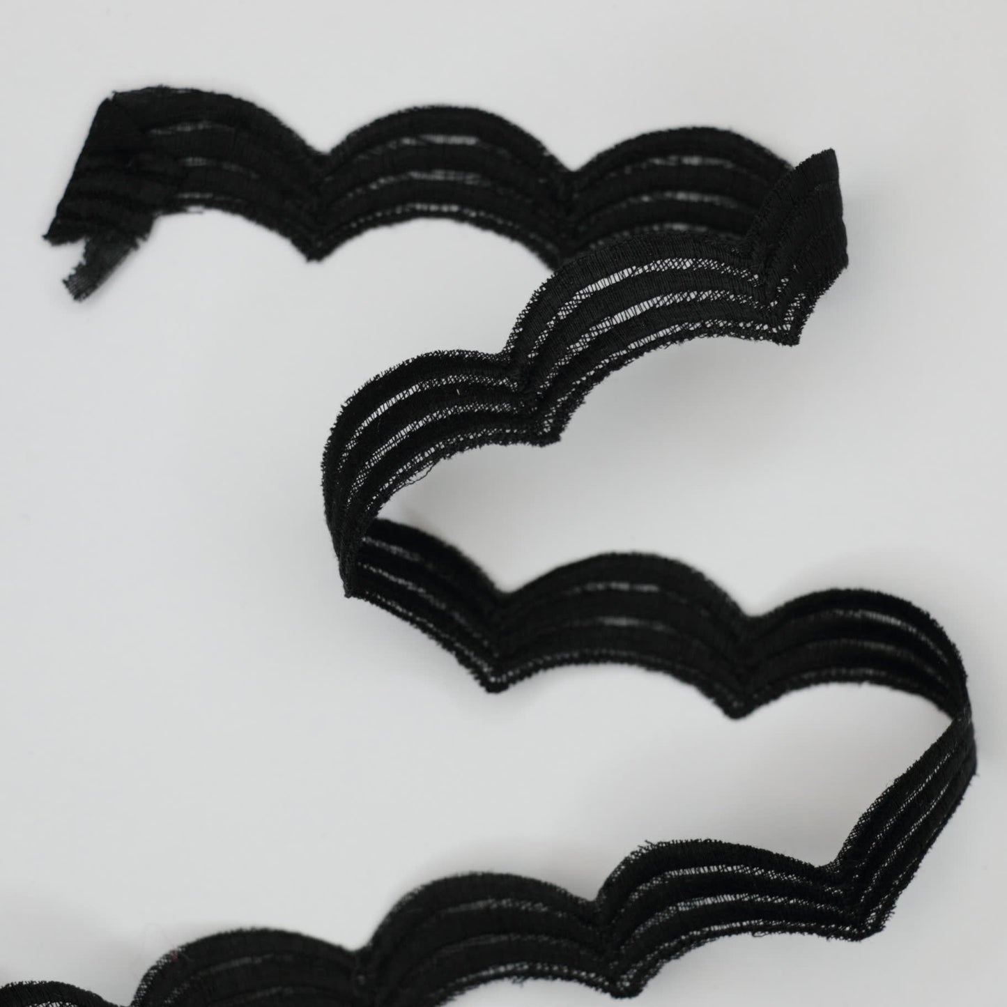 15mm Black Wavy Design Guipure Type Lace per/metre
