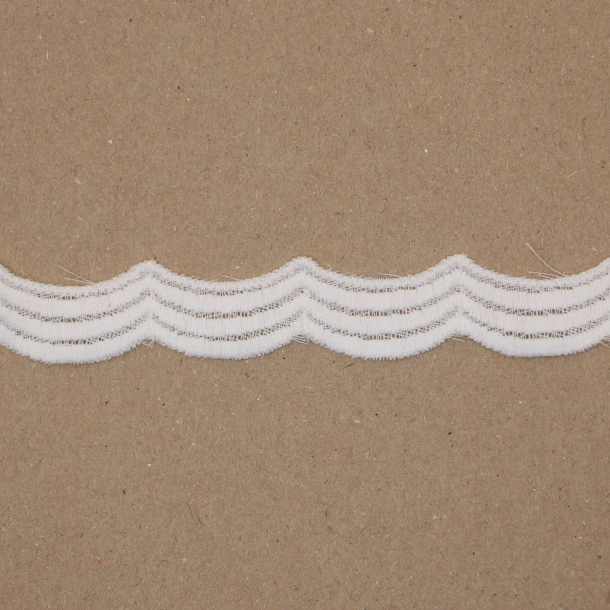 15mm Off-White Guipure Type Lace Wavy Design Trim per/metre