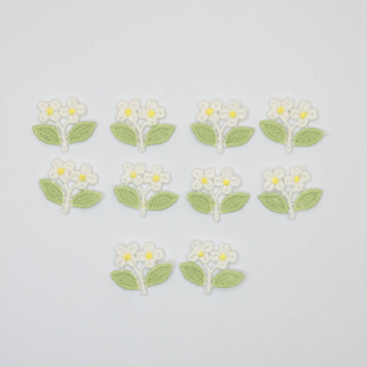 20mm x 22mm Small White Daisy Flower Design Motifs with Green Leaves 10pk