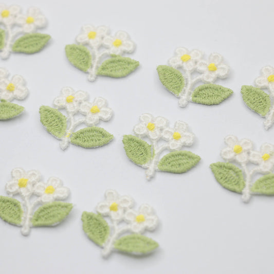 20mm x 22mm Small White Daisy Flower Design Motifs with Green Leaves 10pk