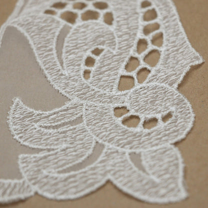 22cm x 10cm Pair White Lace Collars With Embroidered Design