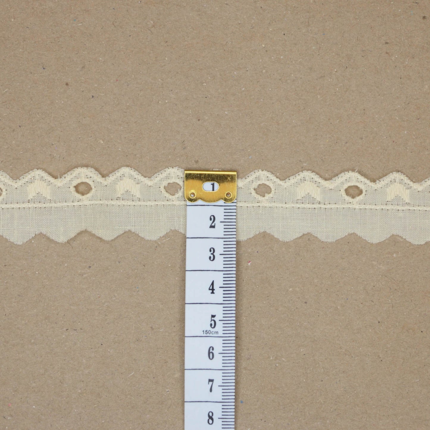 22mm Cream Broderie Anglaise Wavy Edge Trim per/metre