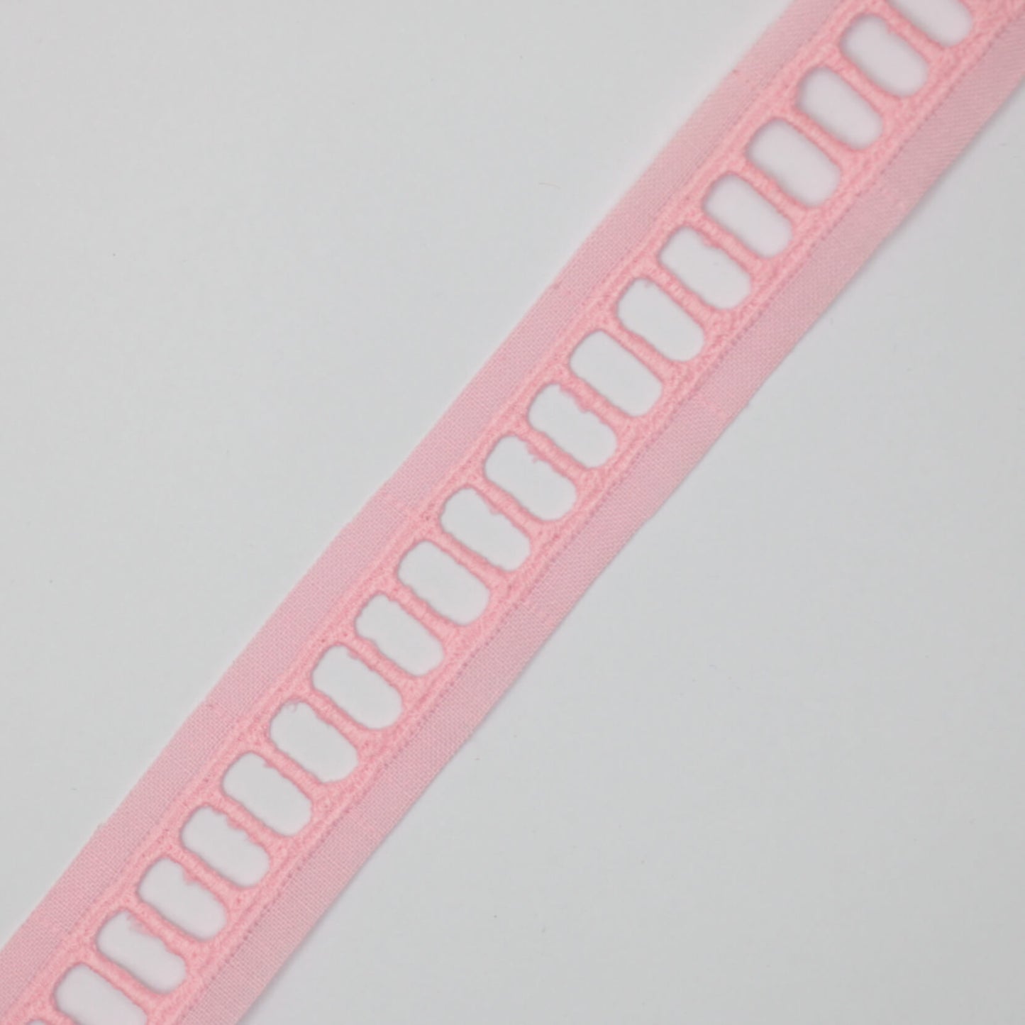 22mm Light Pink Guipure Type Lace Trim per/metre