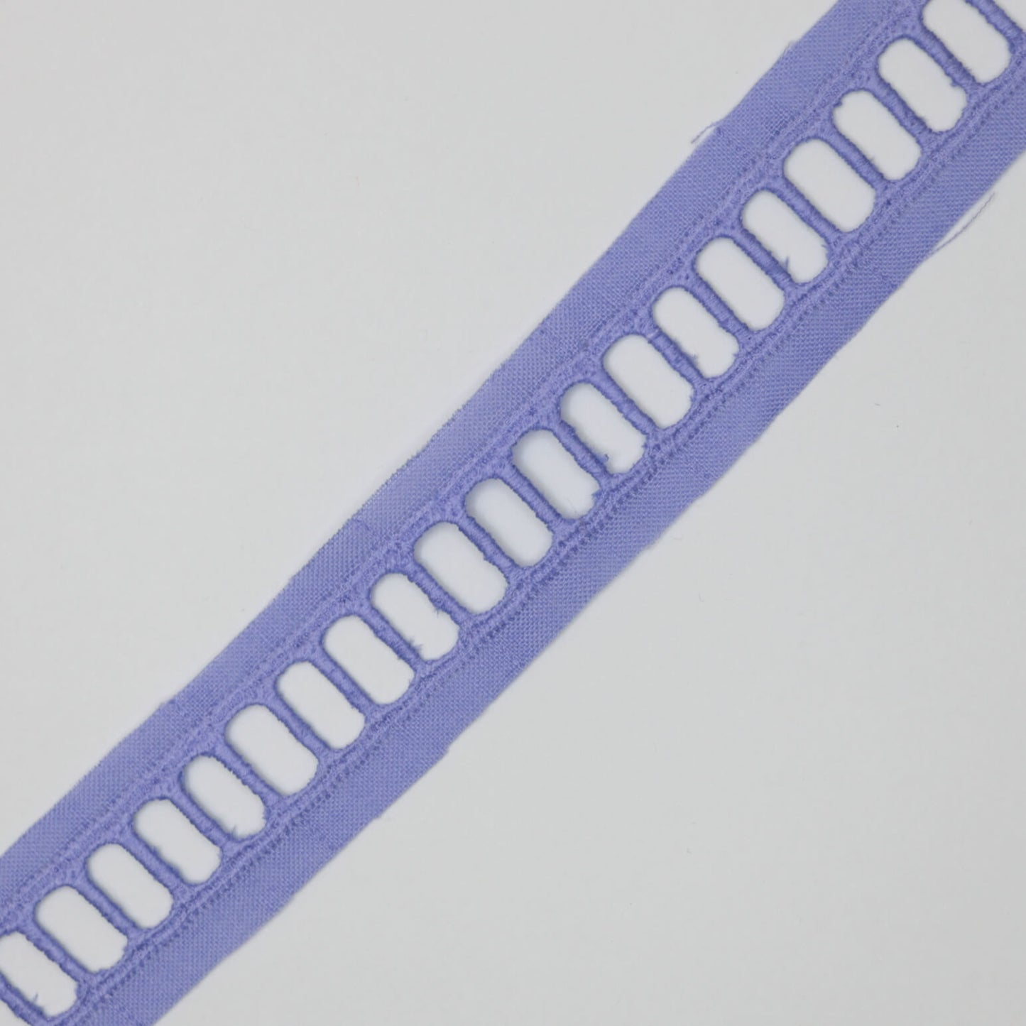 22mm Lilac Guipure Type Lace Trim per/metre