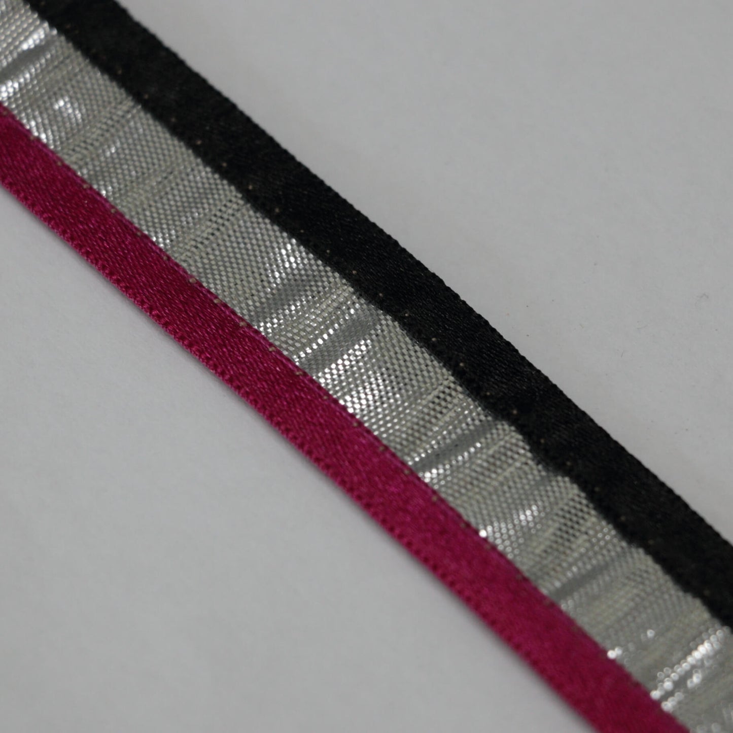 25mm Black/Burgundy Silver Trim per/metre