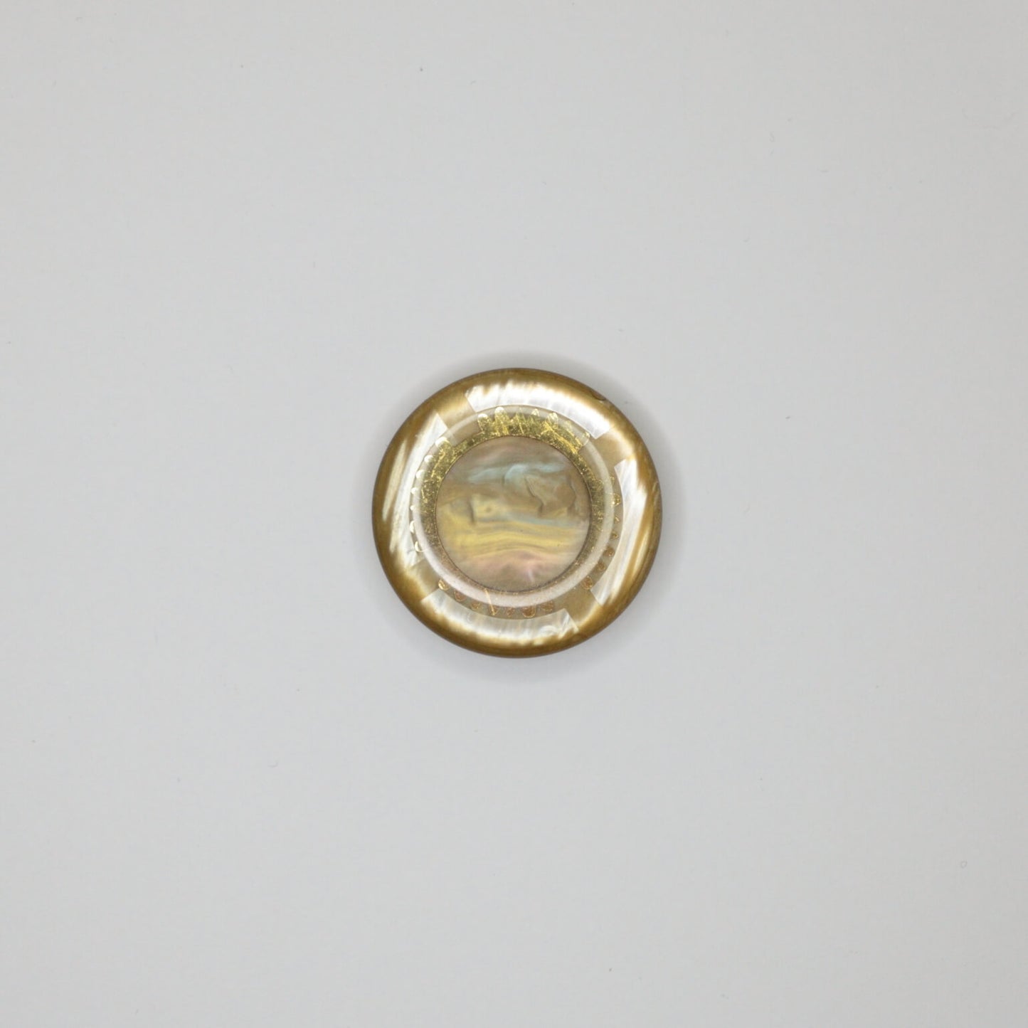 35mm Beige & Gold Bridge-Hole Buttons 3pk