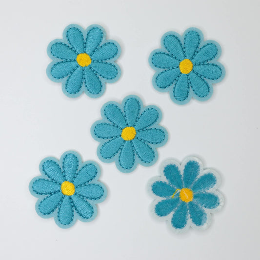 40x40mm Blue Daisy Flower Embroidered Iron-On/Sew-On Patches 5pk