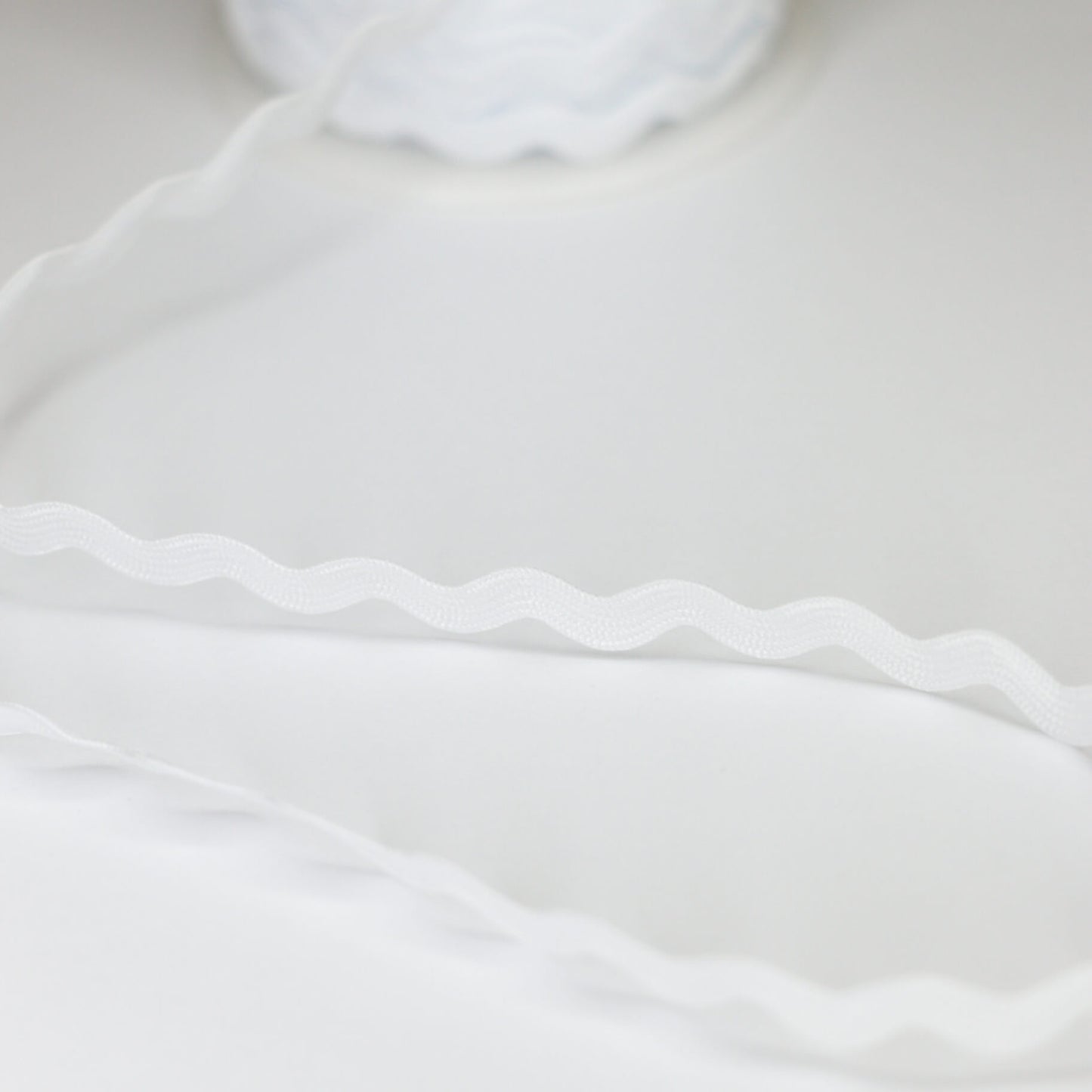 5mm White Ric-Rac Wavy Trim 1m