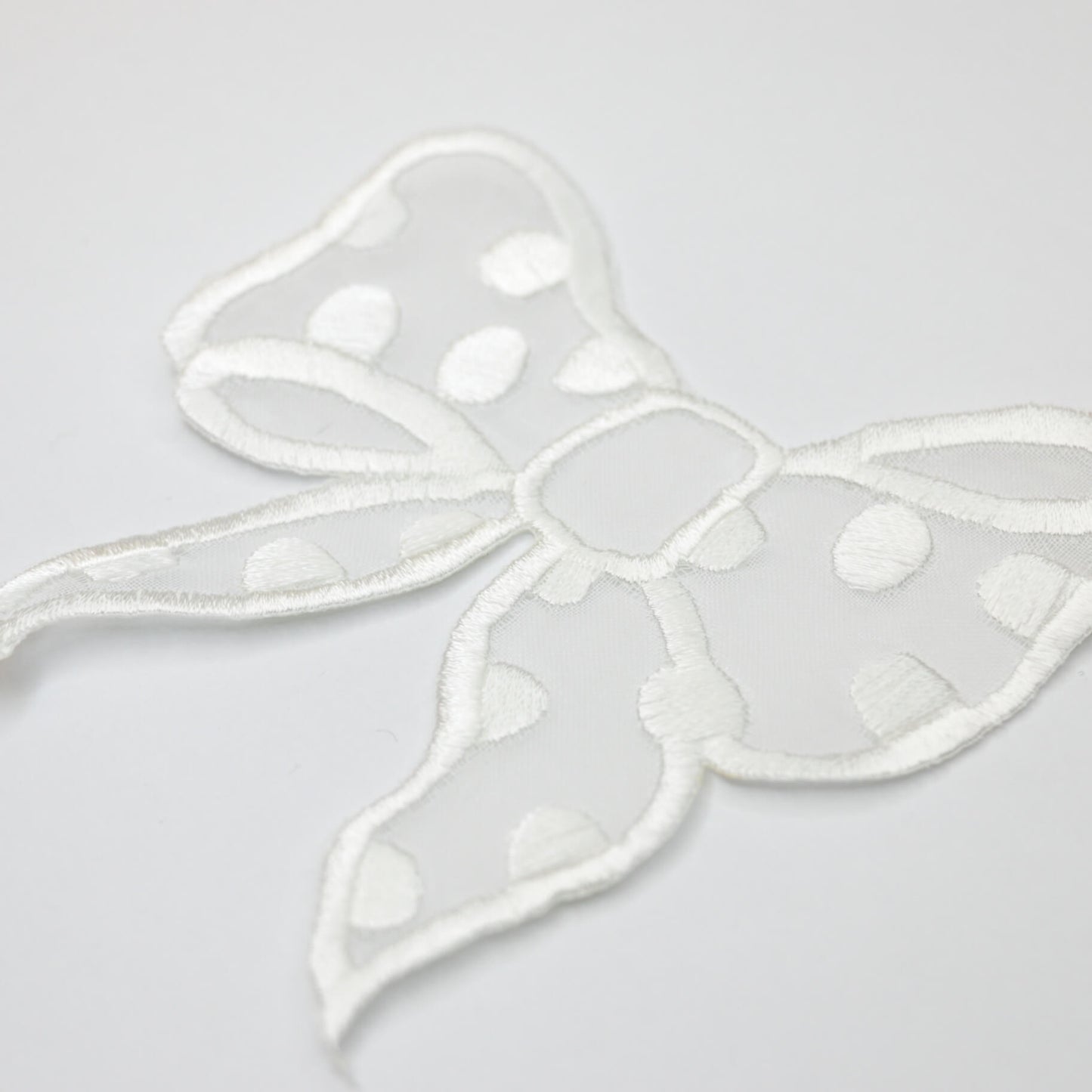 9cm x 10cm White Bow Motif with Spot 2pk