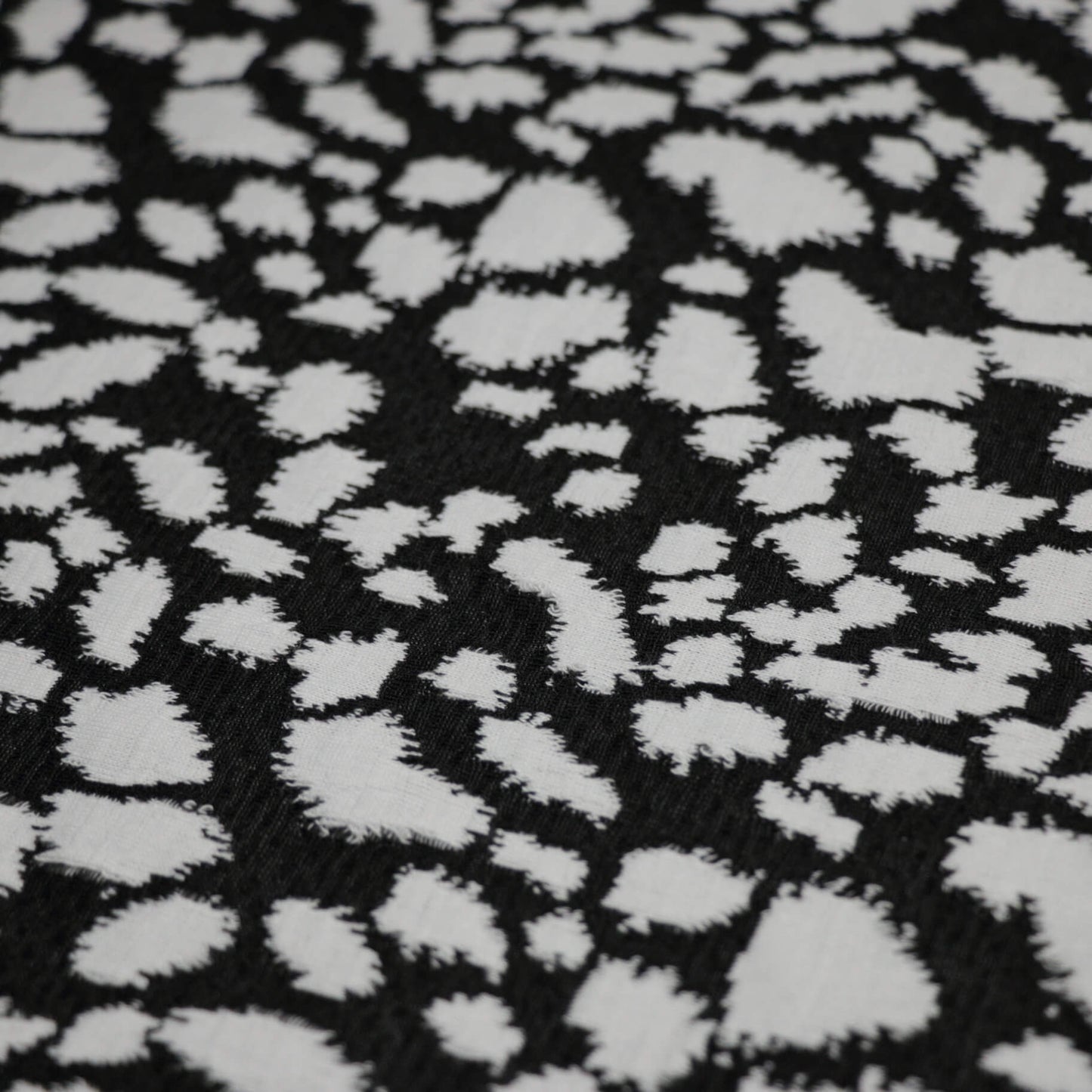 B&W Spot Knit Jacquard Jersey per/metre