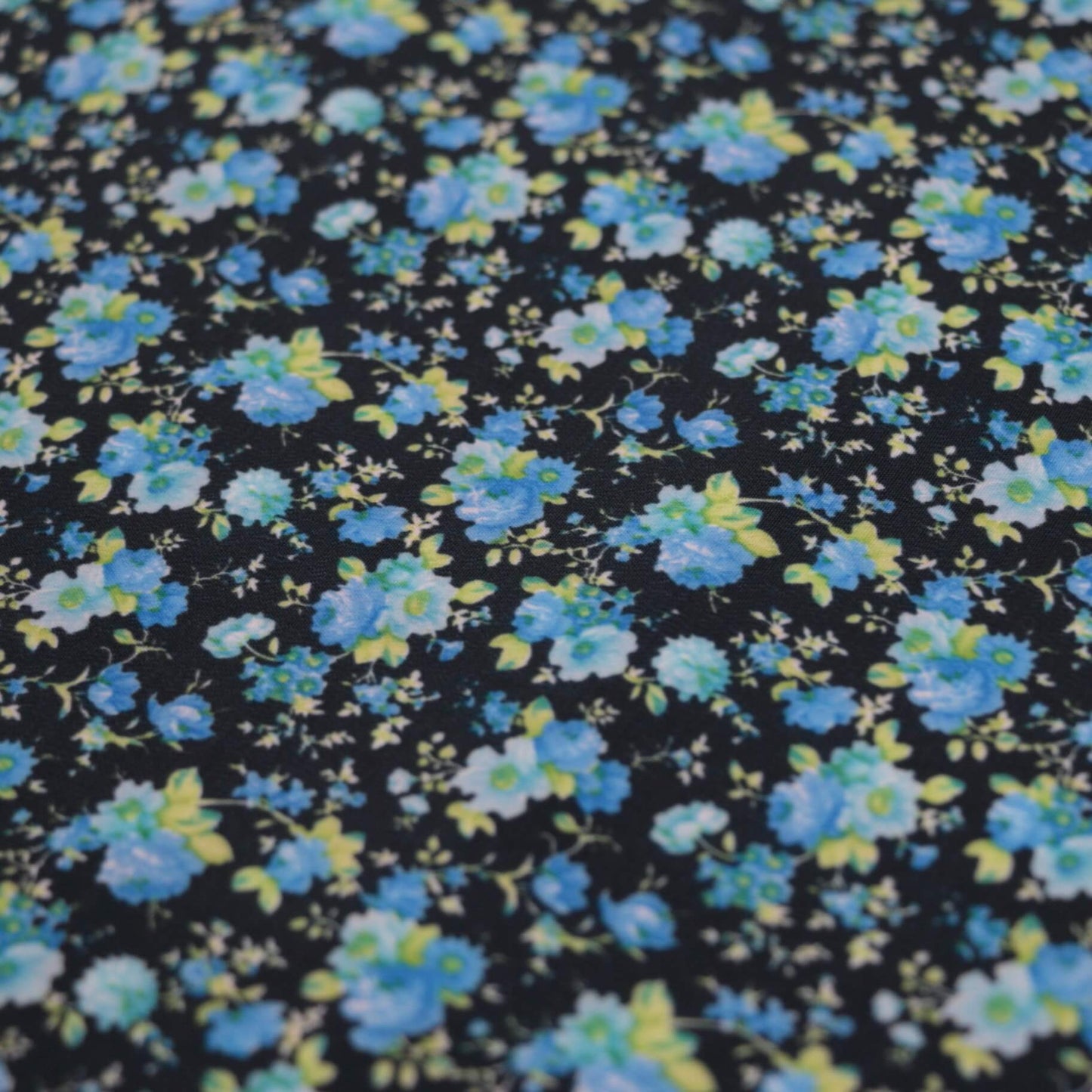 Blue Ditsy Floral Crepe per/metre