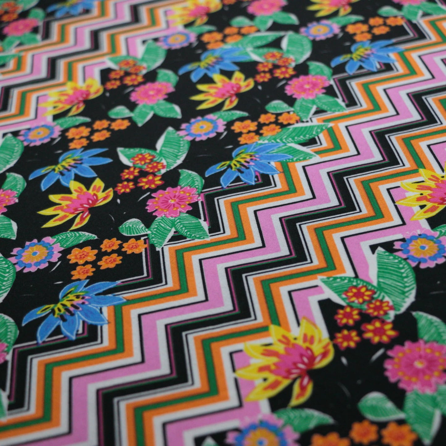 Floral Zigzag Polyviscose per/metre
