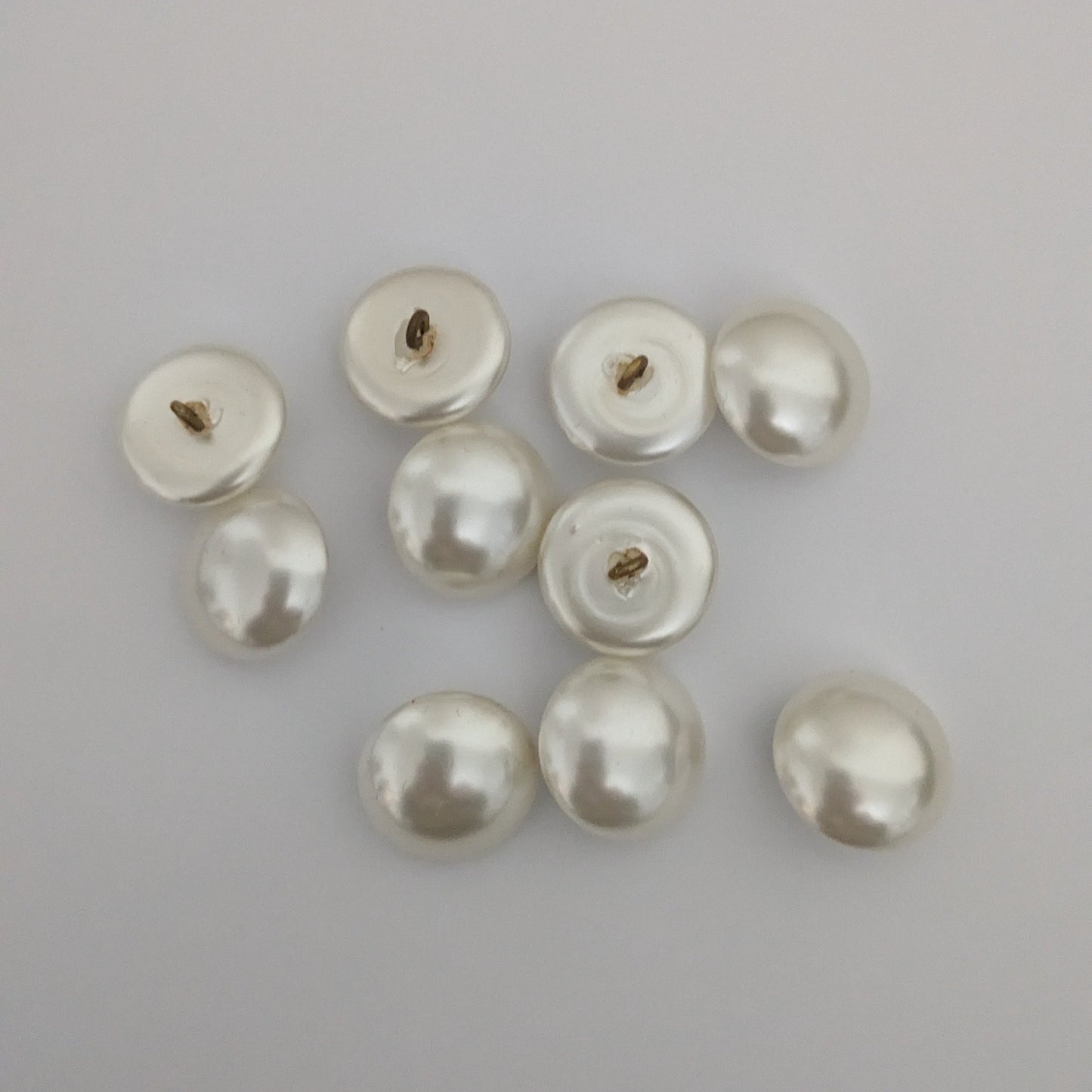 18mm Flat Pearl Buttons pk10