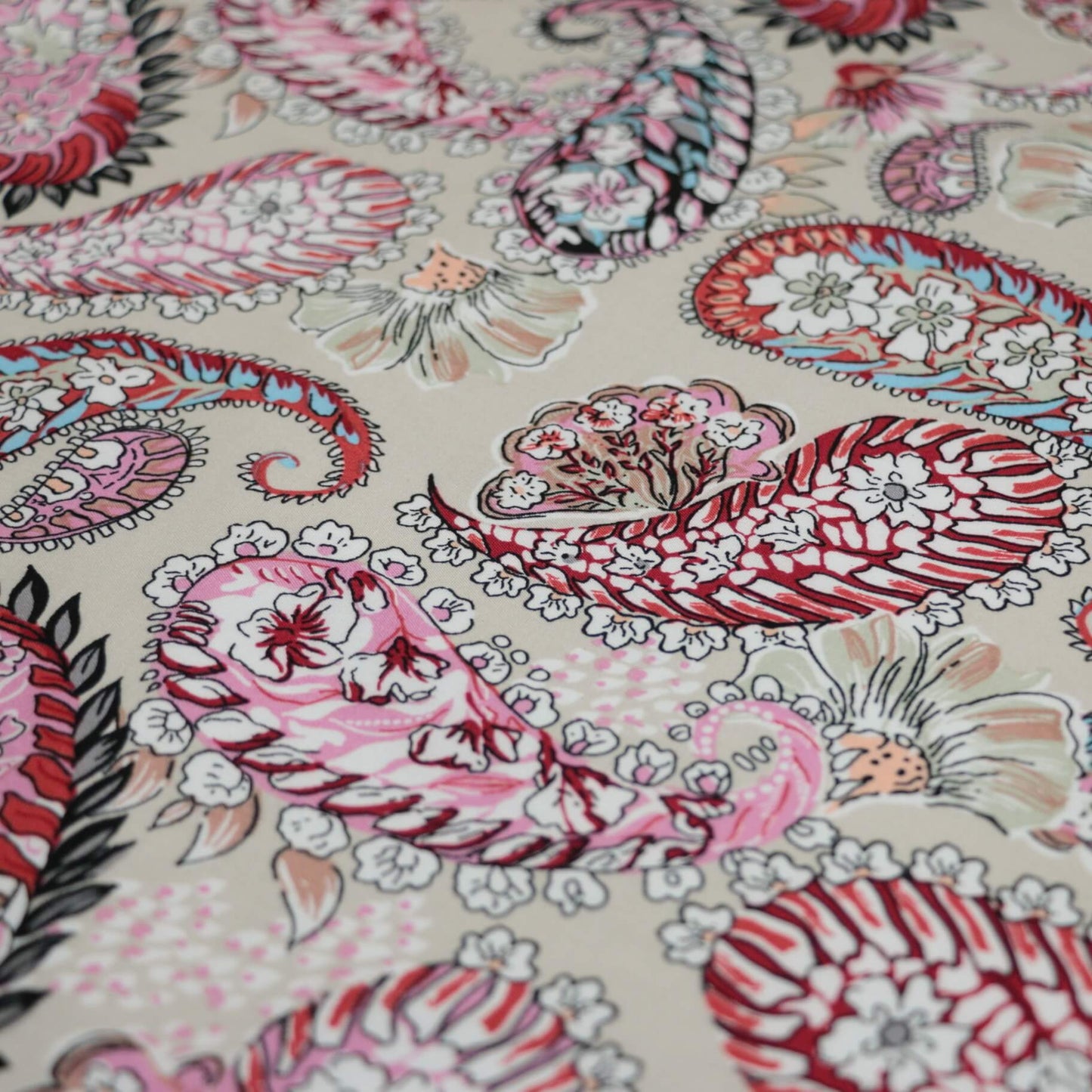 Pinky Floral Paisley 100% Viscose per/metre
