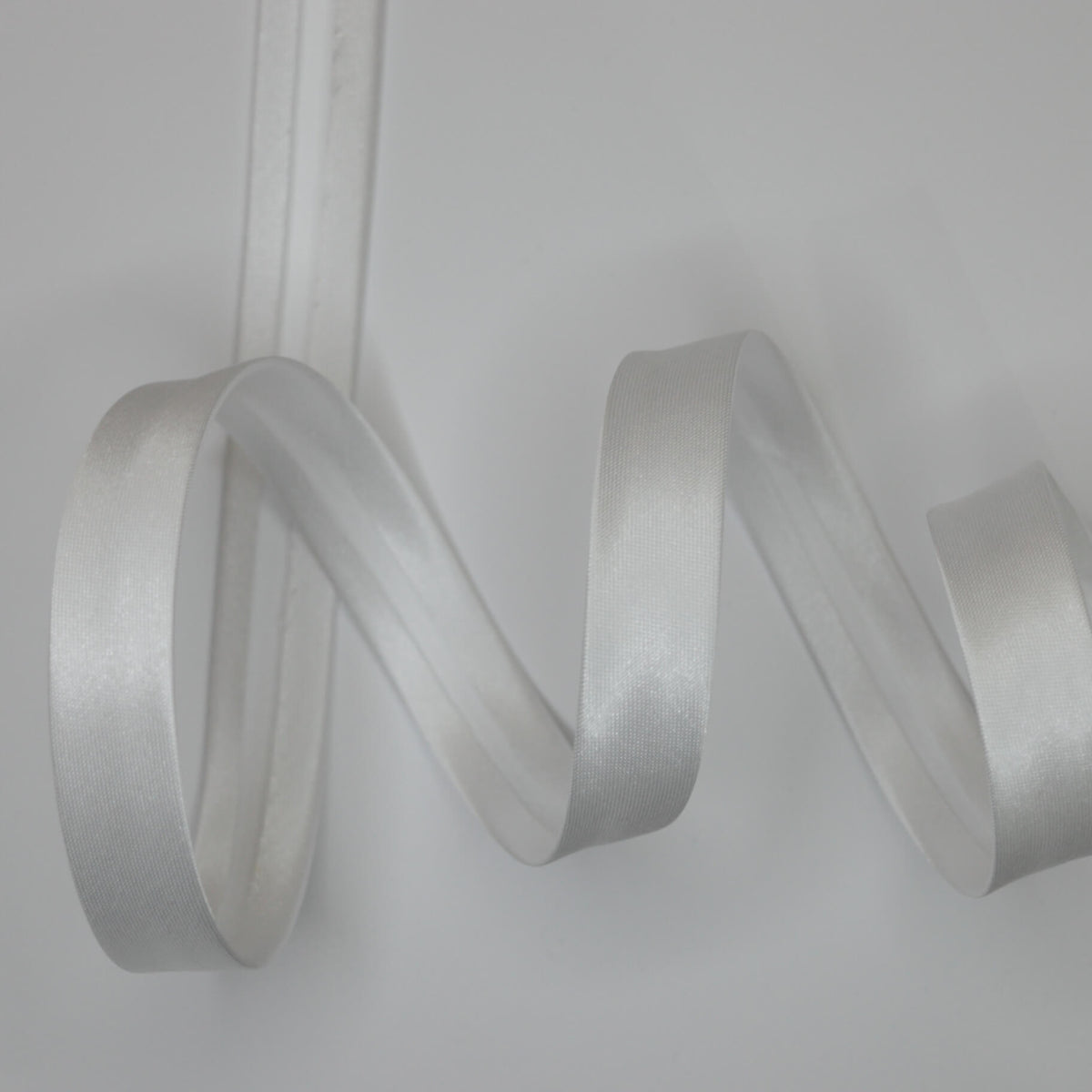 White Satin Folded Bias-Binding per/metre